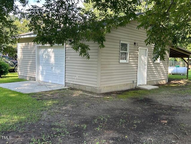 111 Colonial Drive, Clinton, NC 28328