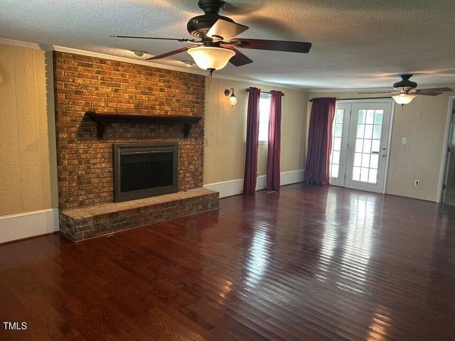 111 Colonial Drive, Clinton, NC 28328