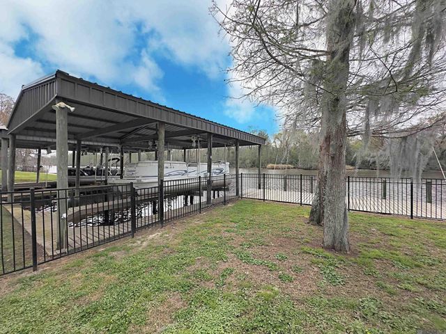22127 Waterfront East Dr, Maurepas, LA 70449