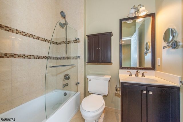 17 Fieldview Dr, Sparta Twp., NJ 07871