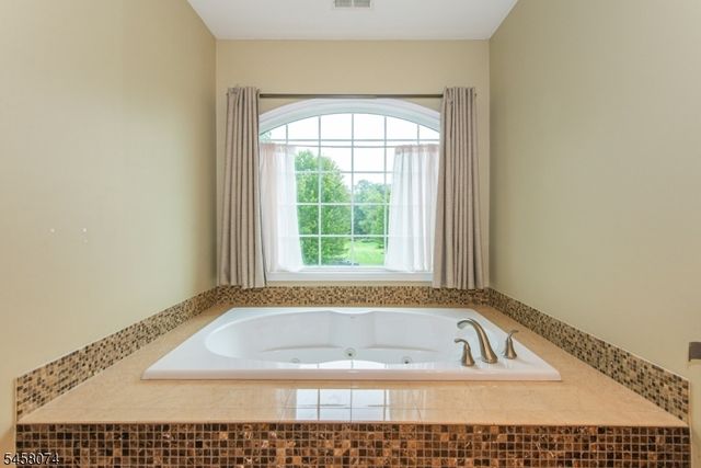 17 Fieldview Dr, Sparta Twp., NJ 07871