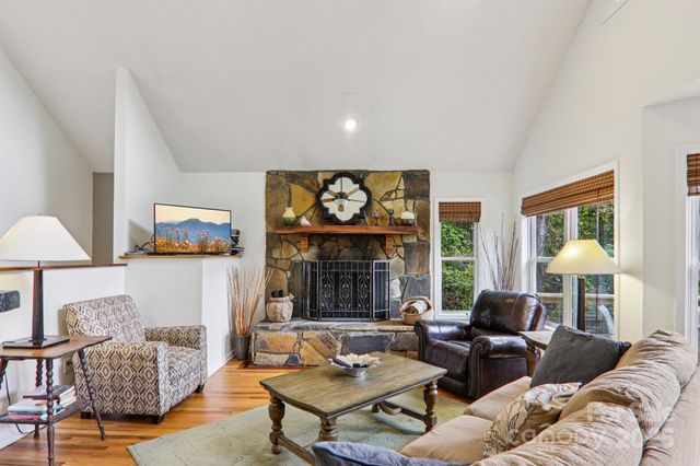 311 Jacks Knob Road, Barnardsville, NC 28709