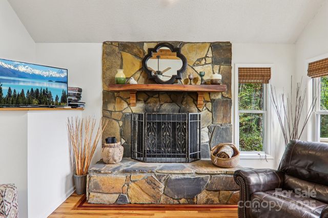 311 Jacks Knob Road, Barnardsville, NC 28709