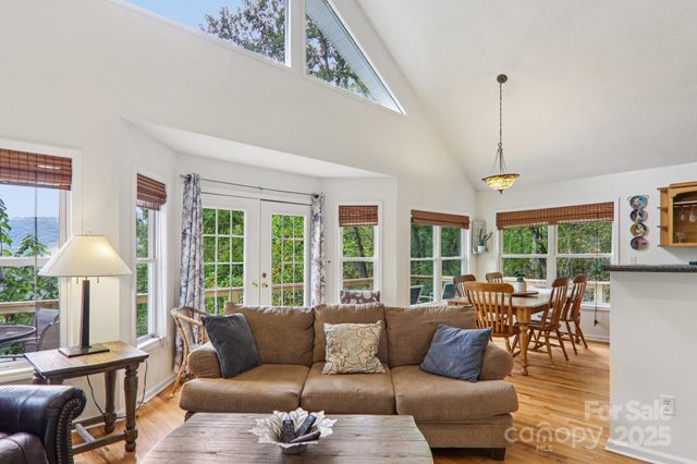 311 Jacks Knob Road, Barnardsville, NC 28709