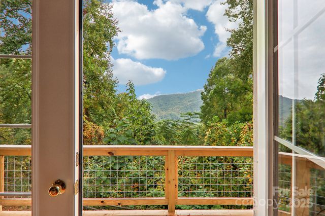 311 Jacks Knob Road, Barnardsville, NC 28709