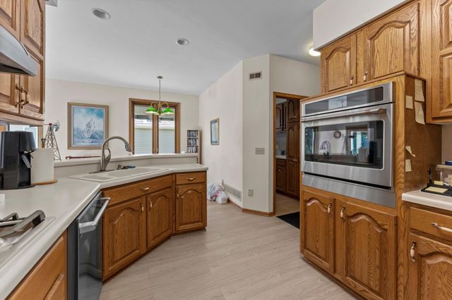 1588 Blackhawk Lake Drive, Eagan, MN 55122