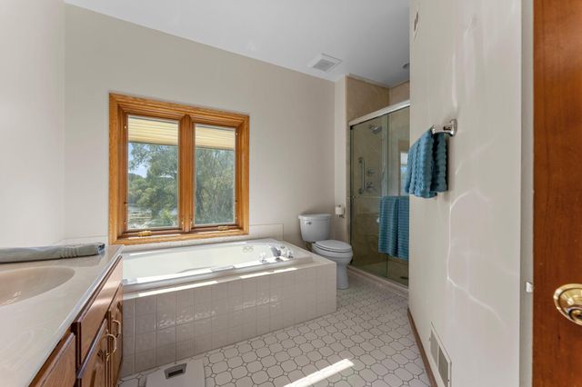 1588 Blackhawk Lake Drive, Eagan, MN 55122
