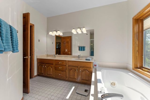 1588 Blackhawk Lake Drive, Eagan, MN 55122