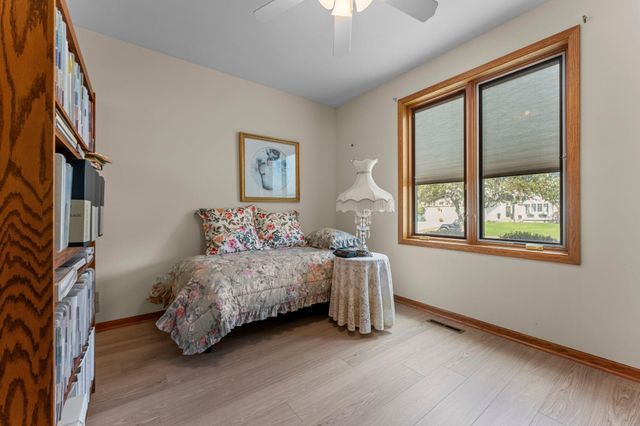 1588 Blackhawk Lake Drive, Eagan, MN 55122