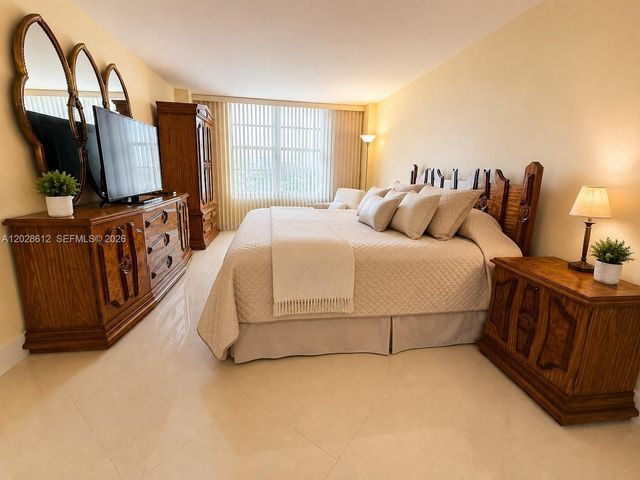 230 174th Street 902, Sunny Isles Beach, FL 33160