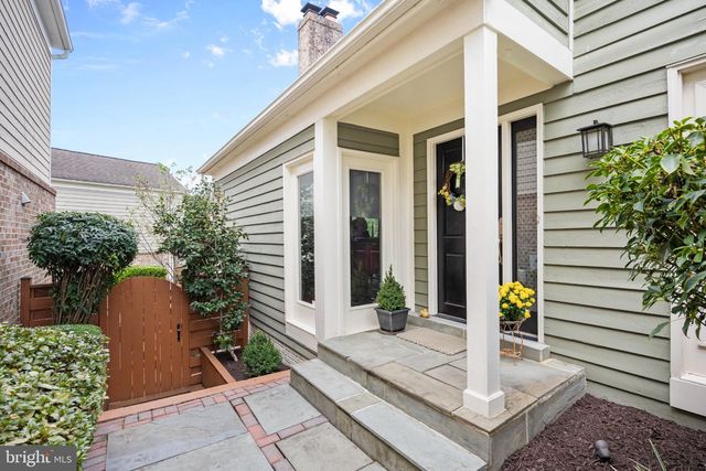 2924 OAKBURY CT, Oakton, VA 22124