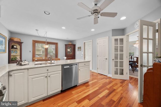 2924 OAKBURY CT, Oakton, VA 22124