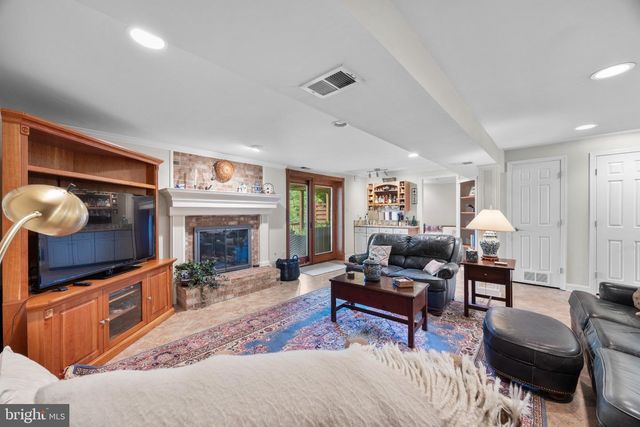 2924 OAKBURY CT, Oakton, VA 22124