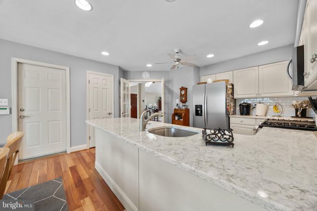 2924 OAKBURY CT, Oakton, VA 22124