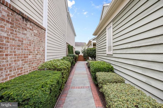 2924 OAKBURY CT, Oakton, VA 22124