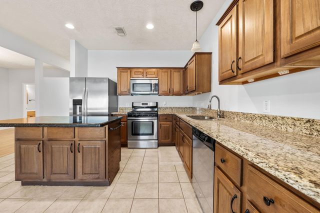 607 Travis Street 5, Webster, TX 77598