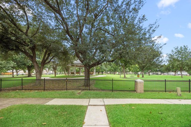 607 Travis Street 5, Webster, TX 77598