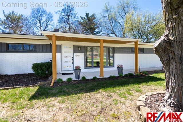 1540 Beverly Boulevard, Walled Lake, MI 48390