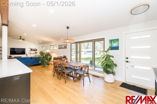 1540 Beverly Boulevard, Walled Lake, MI 48390