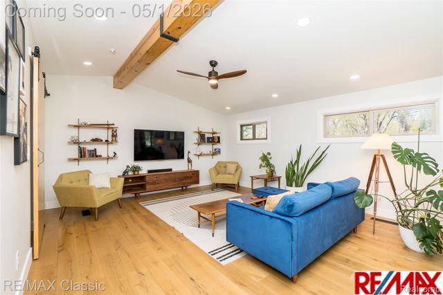 1540 Beverly Boulevard, Walled Lake, MI 48390