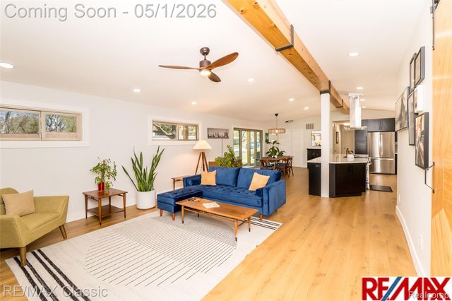 1540 Beverly Boulevard, Walled Lake, MI 48390