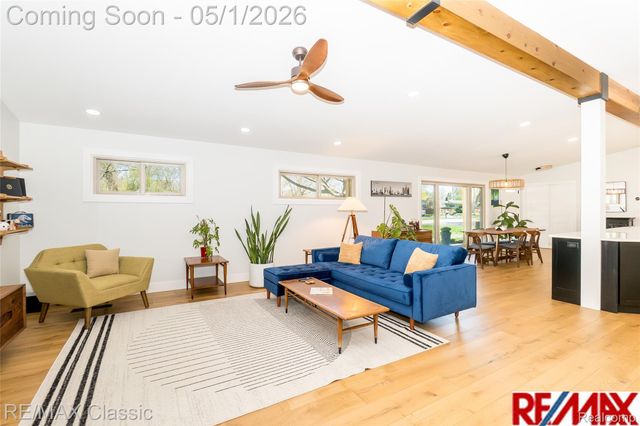 1540 Beverly Boulevard, Walled Lake, MI 48390