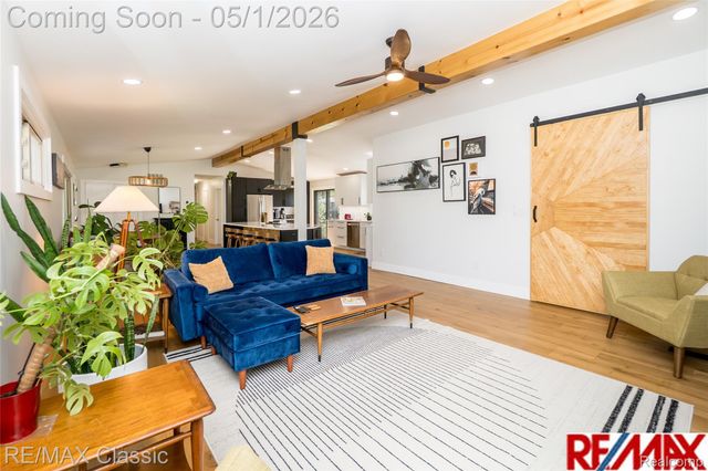 1540 Beverly Boulevard, Walled Lake, MI 48390