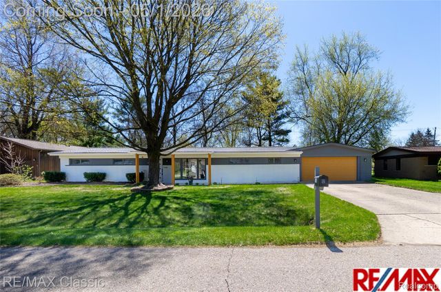 1540 Beverly Boulevard, Walled Lake, MI 48390
