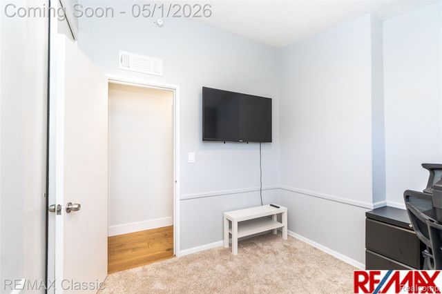 1540 Beverly Boulevard, Walled Lake, MI 48390