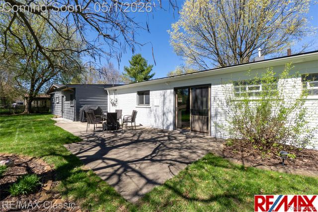 1540 Beverly Boulevard, Walled Lake, MI 48390