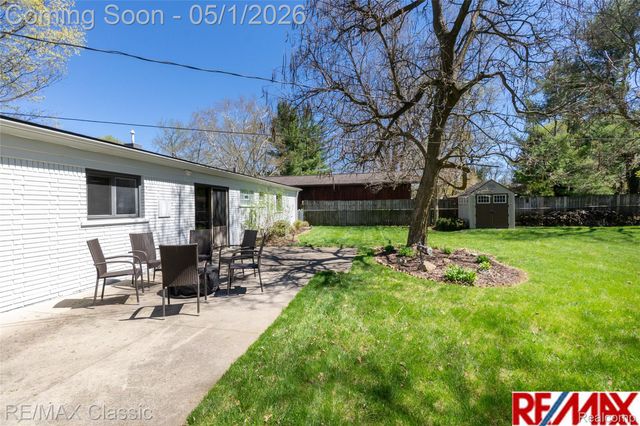 1540 Beverly Boulevard, Walled Lake, MI 48390