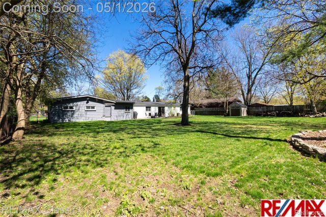 1540 Beverly Boulevard, Walled Lake, MI 48390