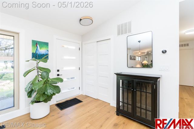 1540 Beverly Boulevard, Walled Lake, MI 48390