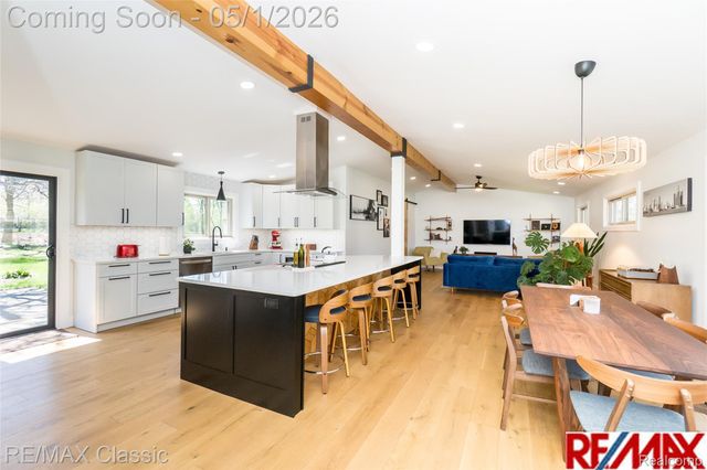 1540 Beverly Boulevard, Walled Lake, MI 48390
