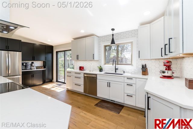 1540 Beverly Boulevard, Walled Lake, MI 48390