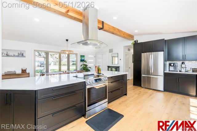 1540 Beverly Boulevard, Walled Lake, MI 48390