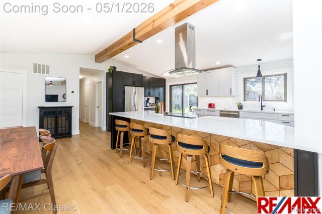 1540 Beverly Boulevard, Walled Lake, MI 48390