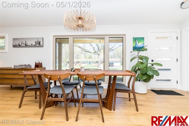 1540 Beverly Boulevard, Walled Lake, MI 48390