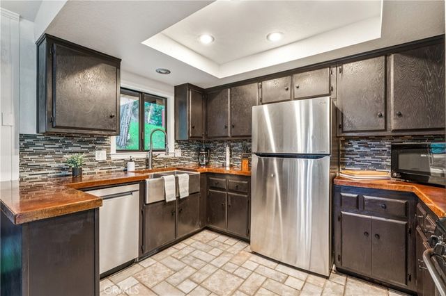 24166 Cresta, Crestline, CA 92325