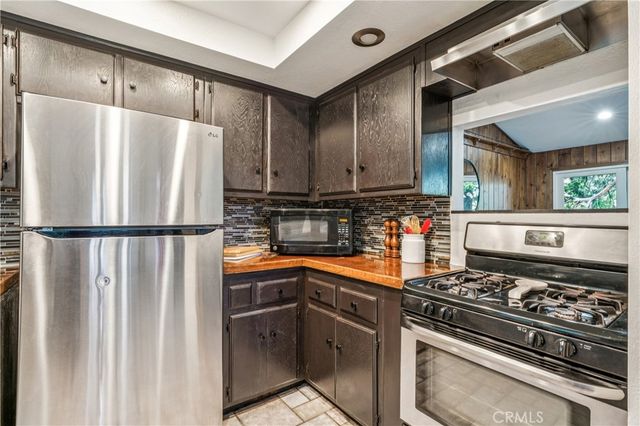 24166 Cresta, Crestline, CA 92325