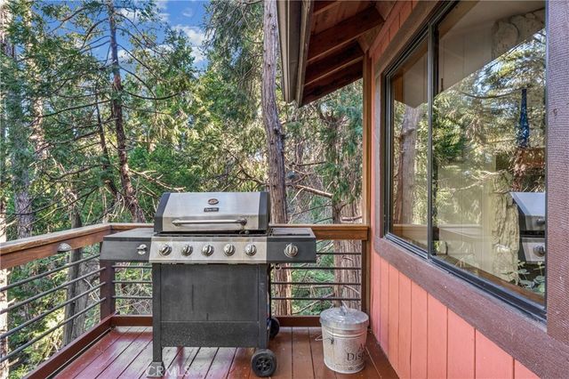 24166 Cresta, Crestline, CA 92325