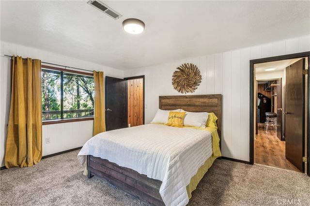 24166 Cresta, Crestline, CA 92325