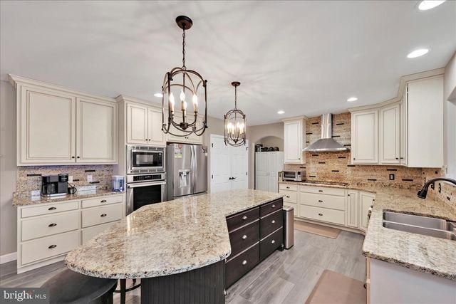 62 STELLA DR, Reading, PA 19608