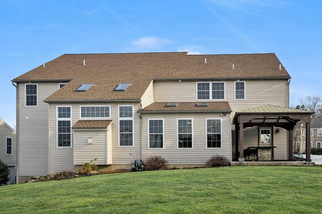 62 STELLA DR, Reading, PA 19608