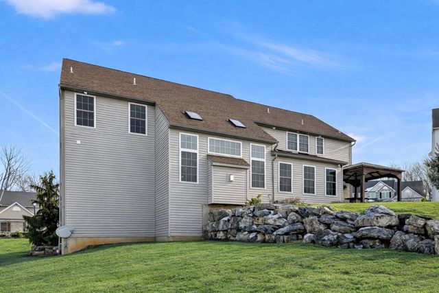 62 STELLA DR, Reading, PA 19608