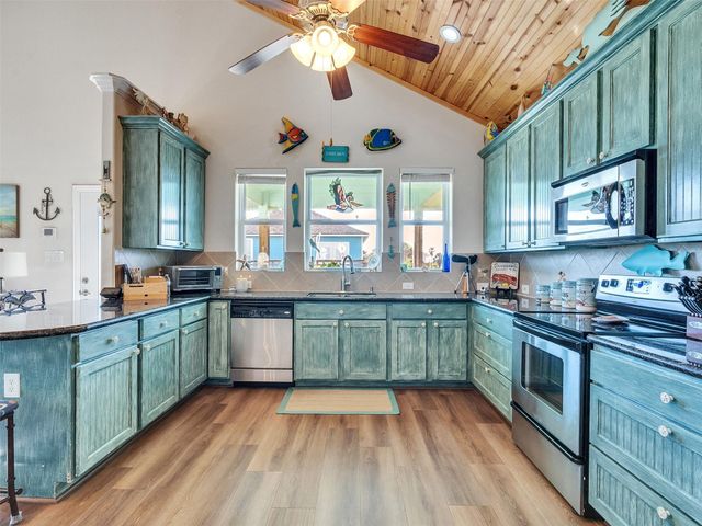 4710 Palm Street, Freeport, TX 77541