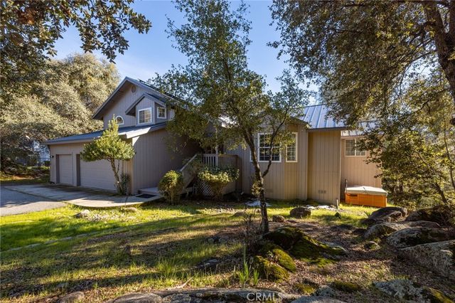 39301 Moonray Lane, Oakhurst, CA 93644