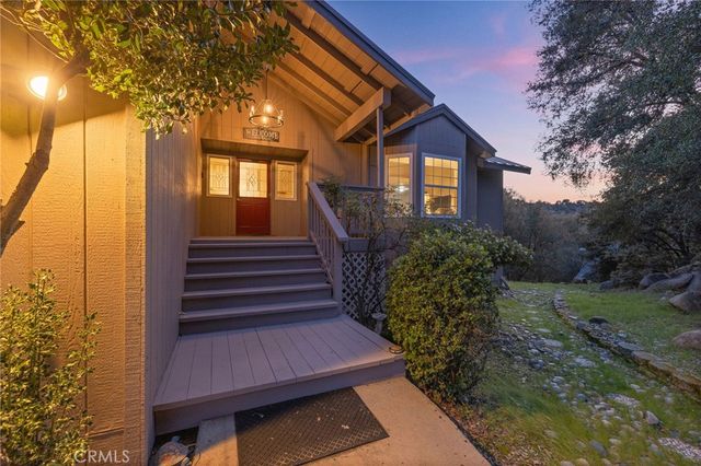 39301 Moonray Lane, Oakhurst, CA 93644