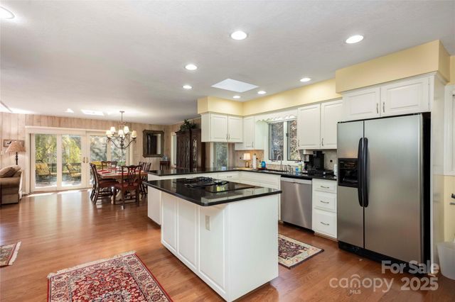 572 N East Shore Drive, Lake Toxaway, NC 28747