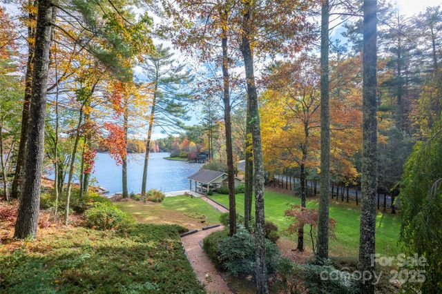 572 N East Shore Drive, Lake Toxaway, NC 28747